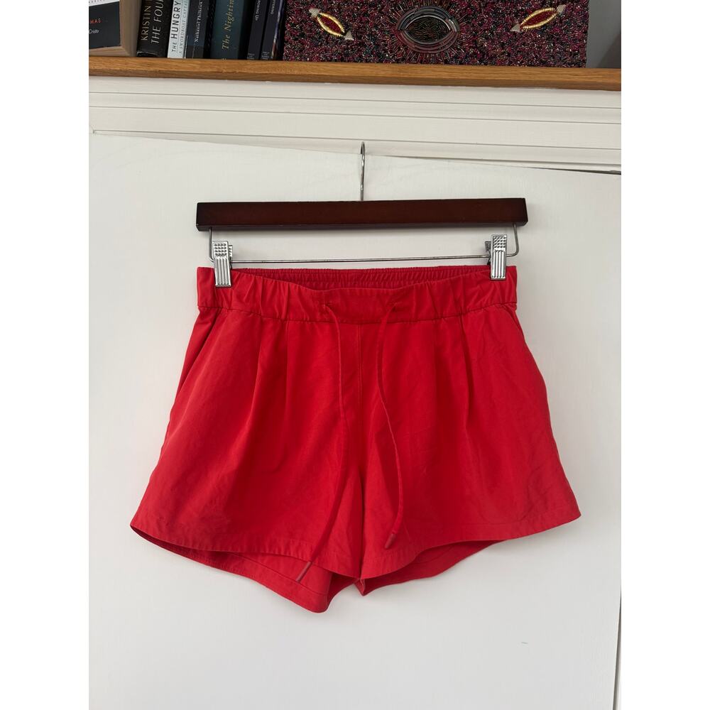 Lululemon Tracker Mid-Rise Short 4" | Size 4 | Red